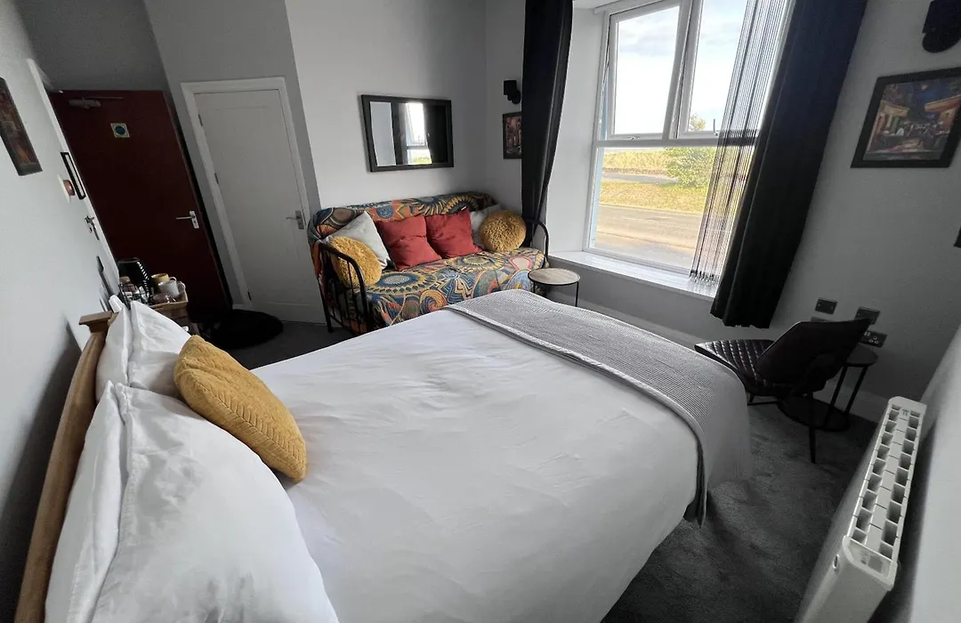 Hooper'S Sandy Beach Guest Rooms-1