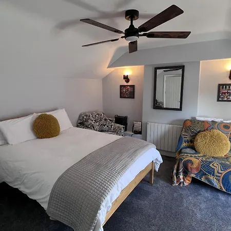 Hooper'S Sandy Beach Guest Rooms-2