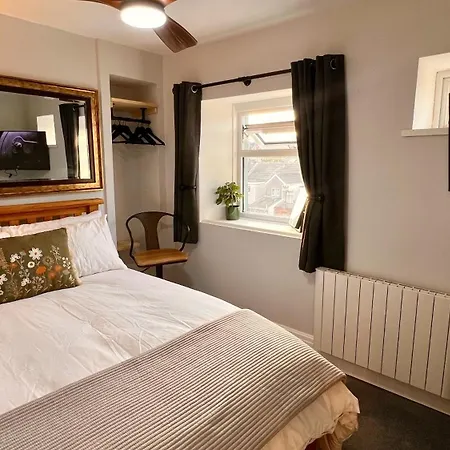 Hooper'S Sandy Beach Guest Rooms-3